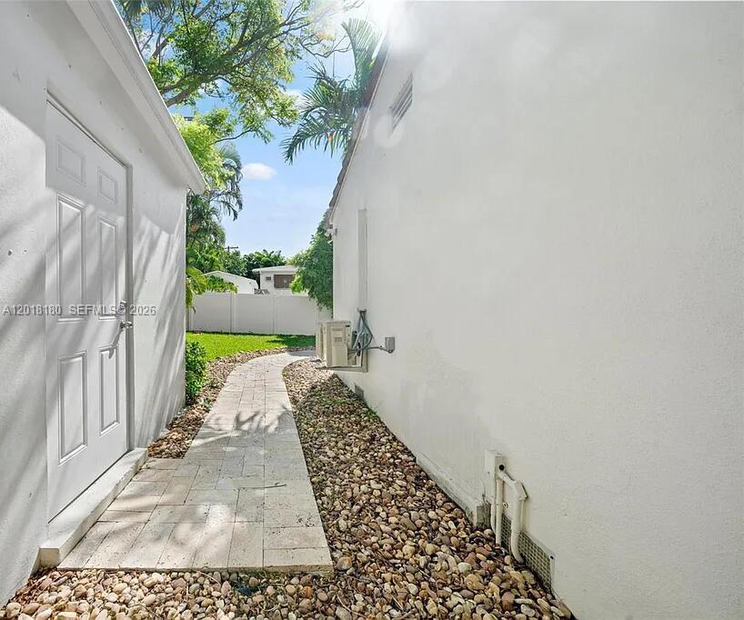 1617 Ne 3rd Court Property Photo 32