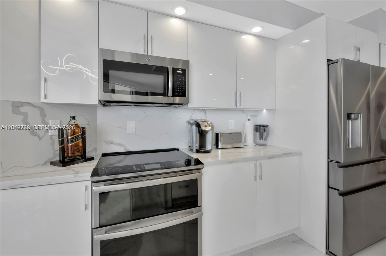 16425 Collins Avenue 1612 Property Photo 4