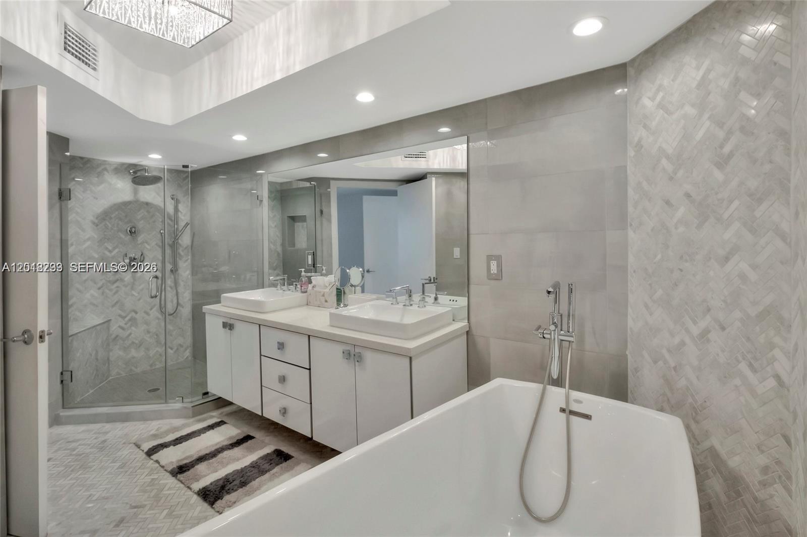 16425 Collins Avenue 1612 Property Photo 18