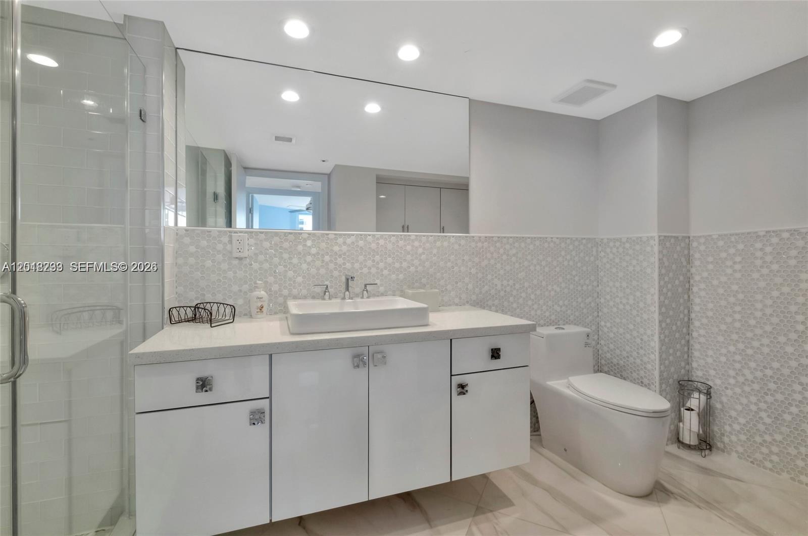 16425 Collins Avenue 1612 Property Photo 23
