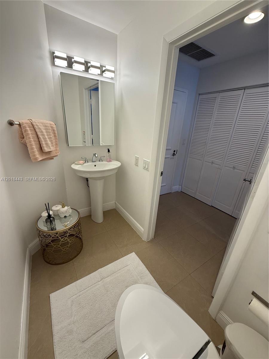 1945 S Ocean Drive 312 Property Photo 16