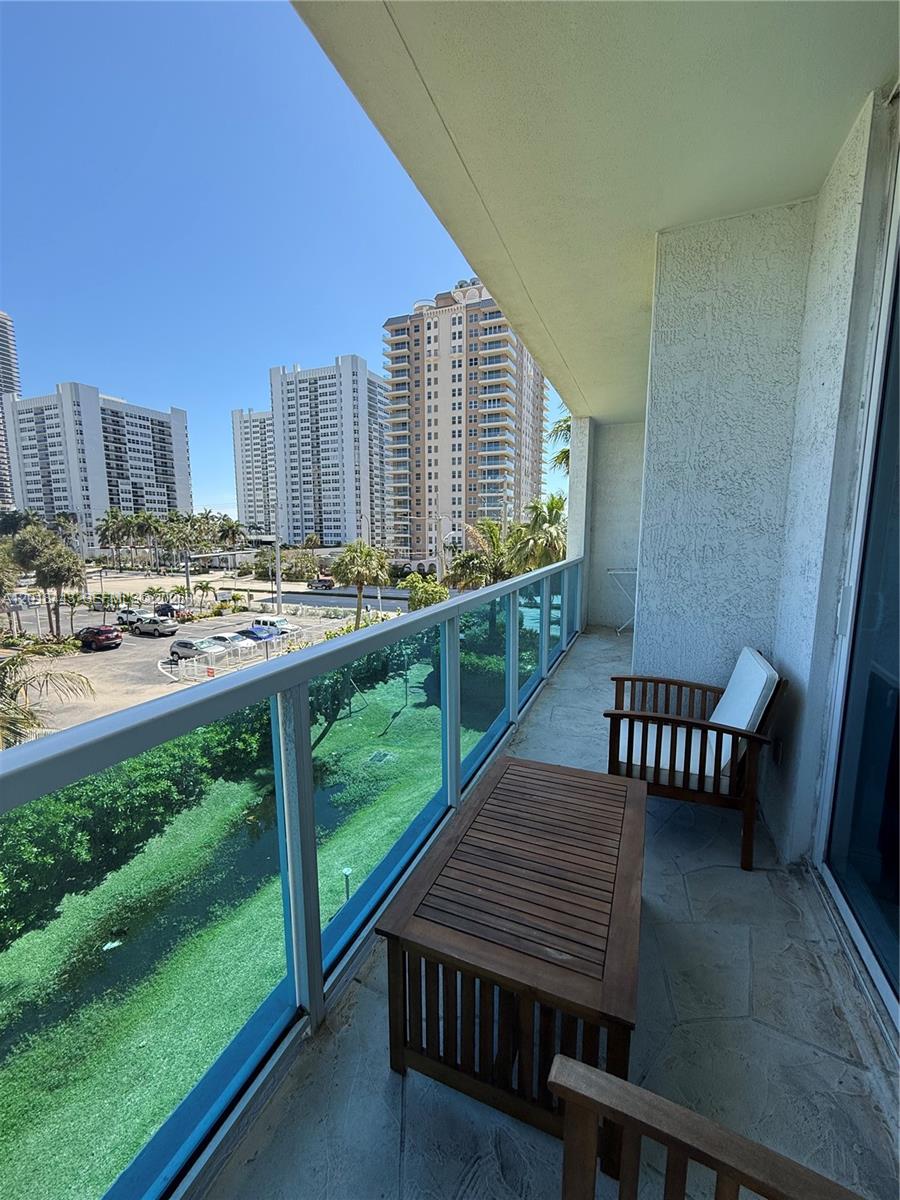 1945 S Ocean Drive 312 Property Photo 18