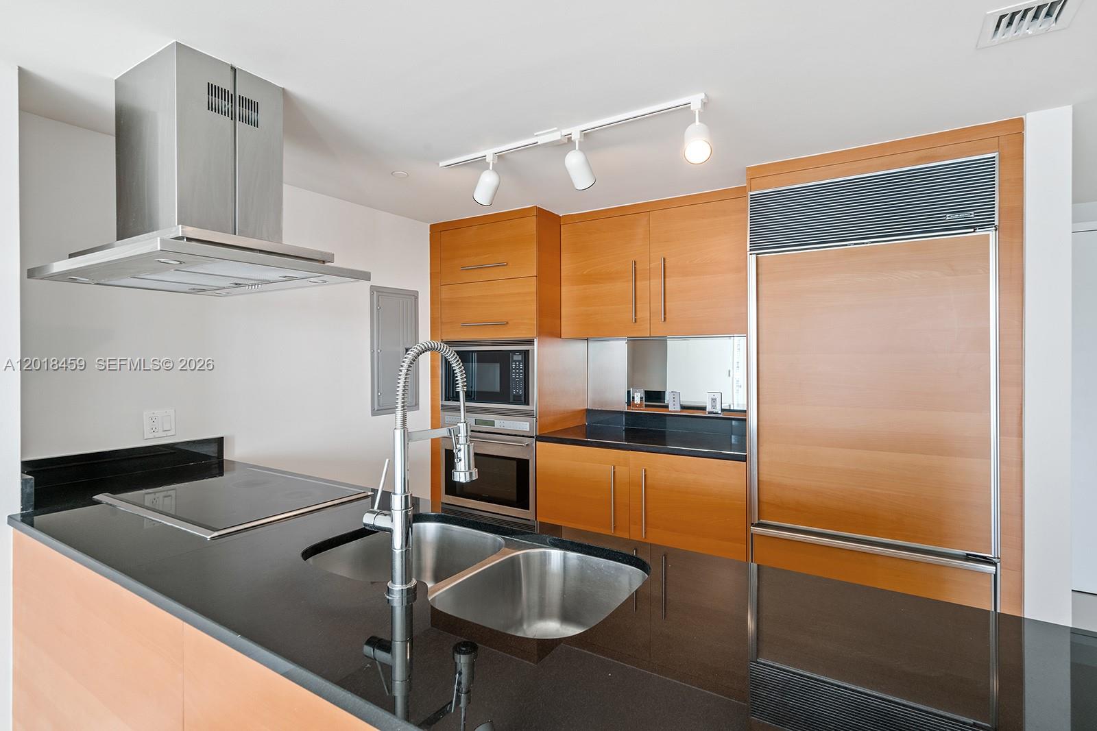 495 Brickell Avenue 2703 Property Photo 9