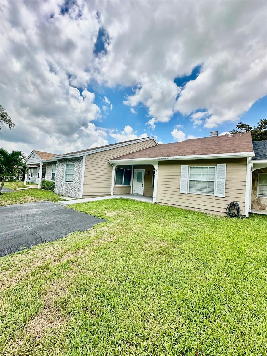 14530 Sw 142nd Ct Circle Property Photo 1