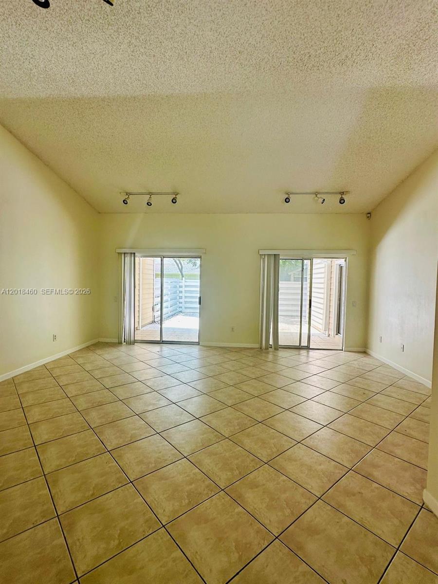 14530 Sw 142nd Ct Circle Property Photo 8