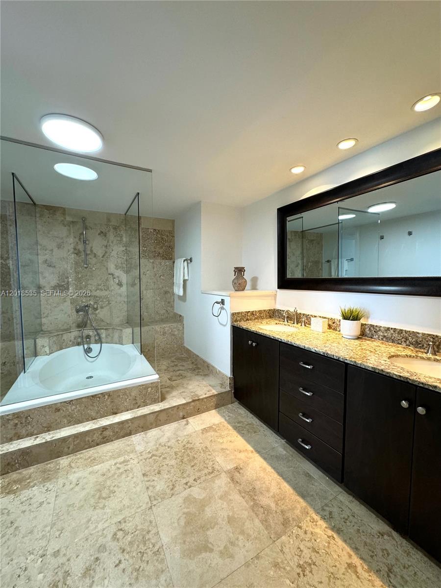 2100 S Ocean Lane 2308 Property Photo 9