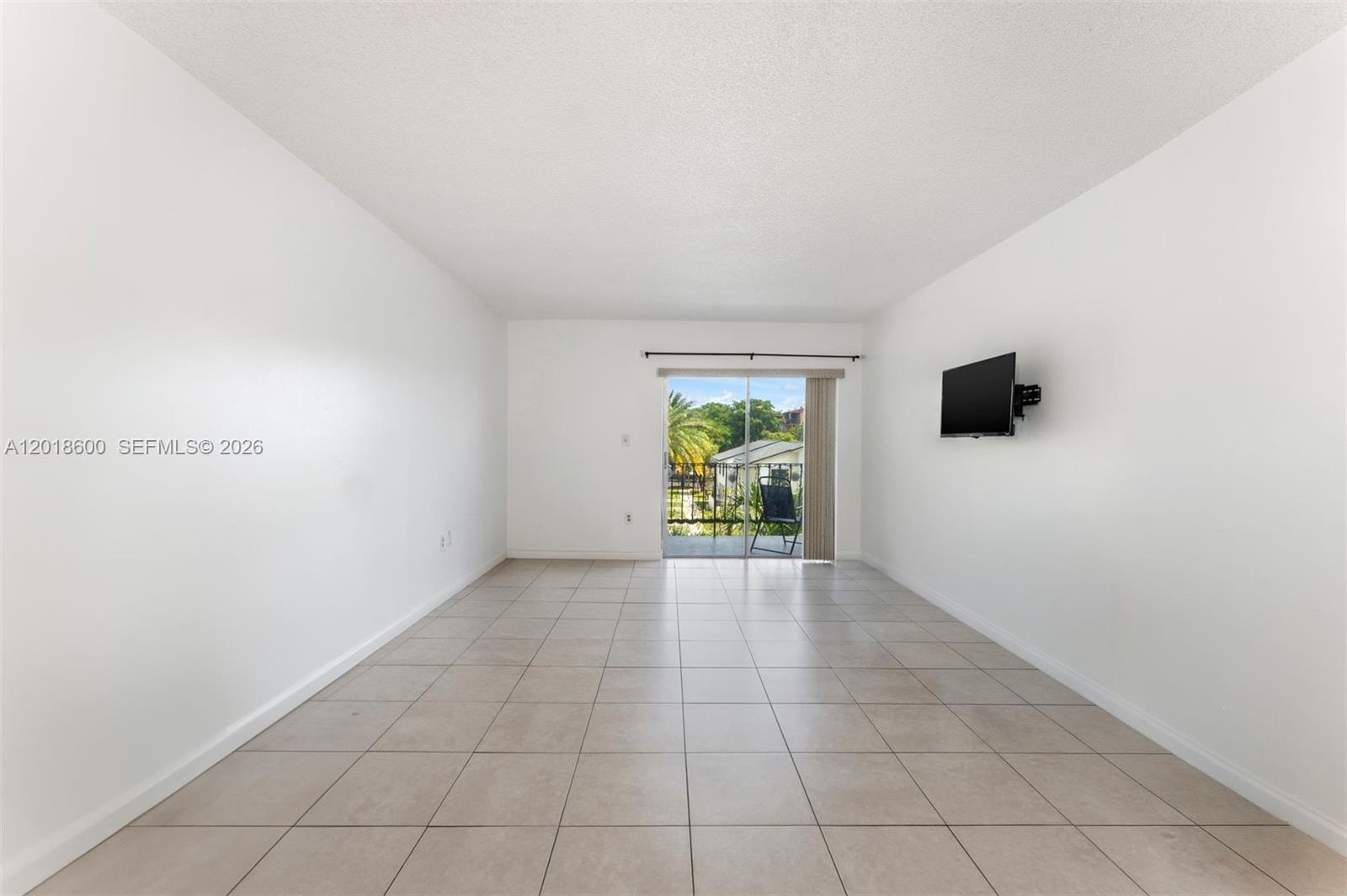 1900 W 54th Street 220 Property Photo 3