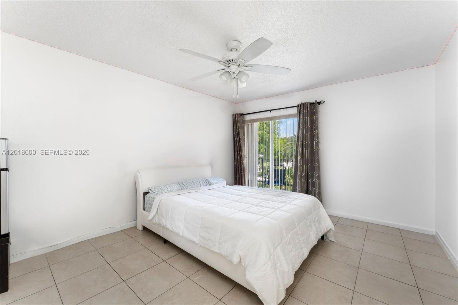 1900 W 54th Street 220 Property Photo 10