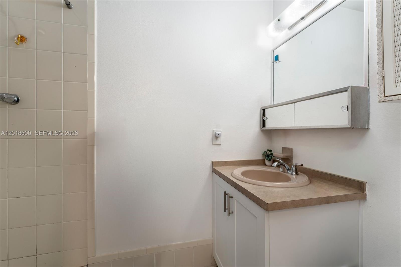 1900 W 54th Street 220 Property Photo 14