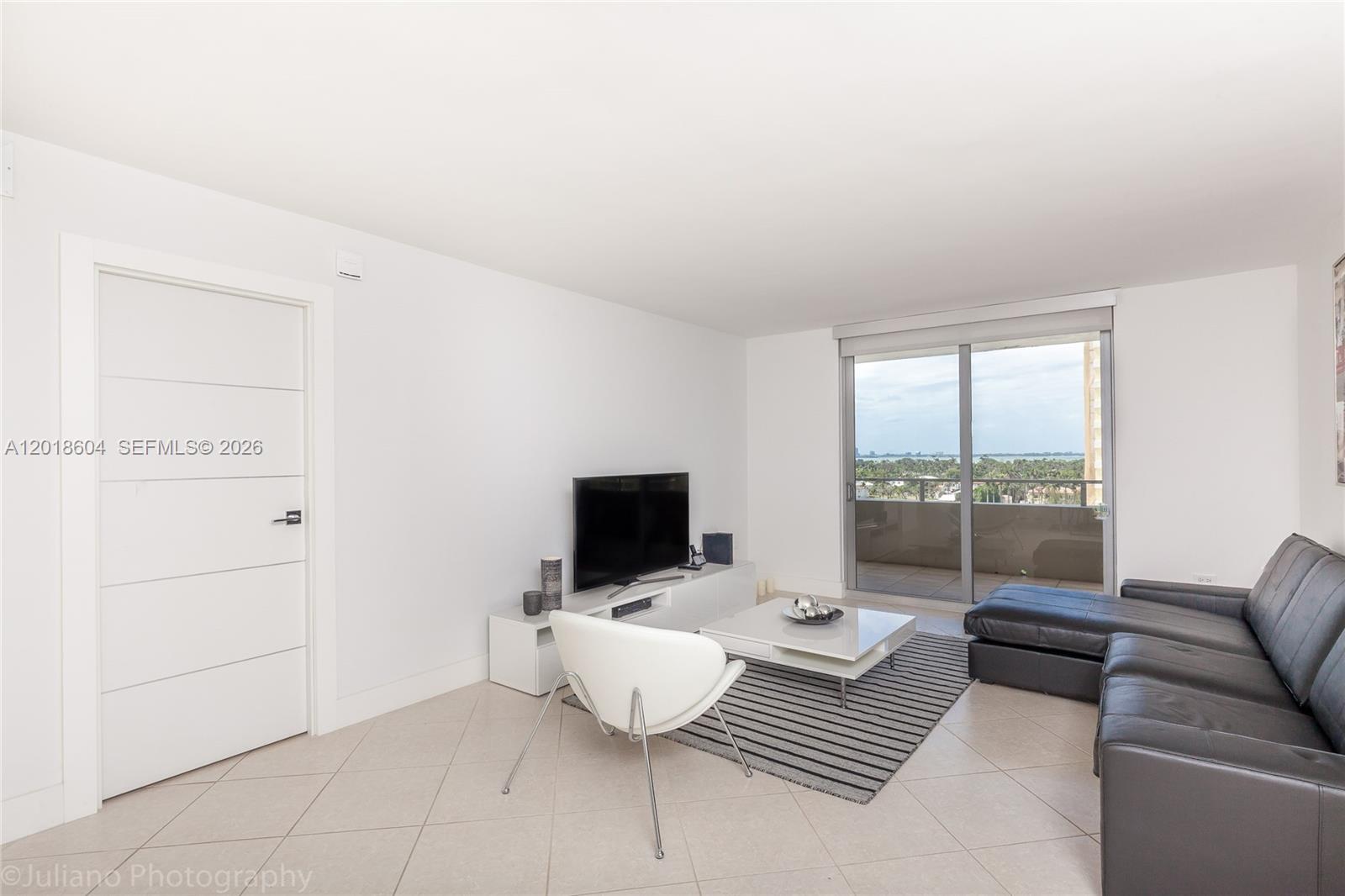 5555 Collins Avenue 9u Property Photo 2