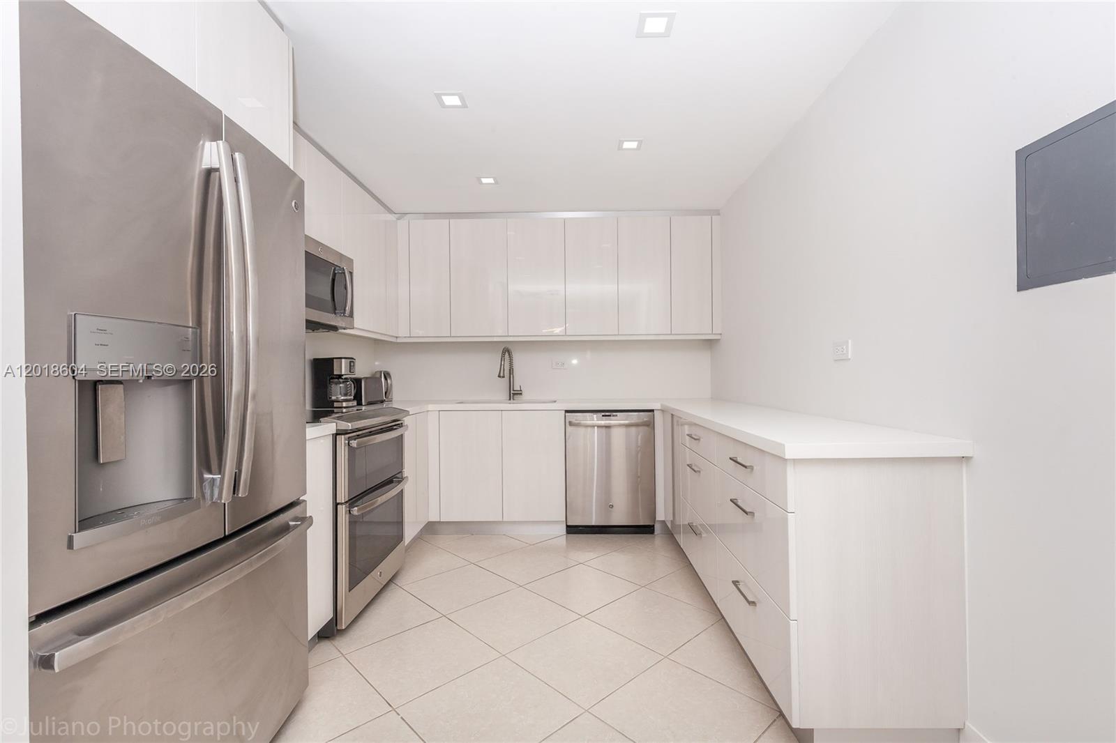 5555 Collins Avenue 9u Property Photo 4