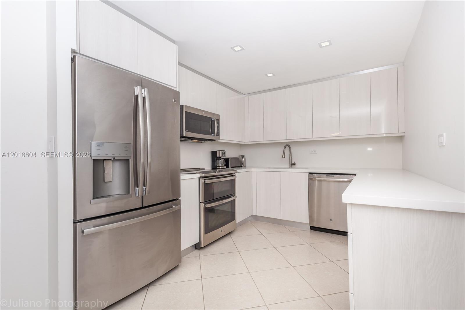 5555 Collins Avenue 9u Property Photo 6
