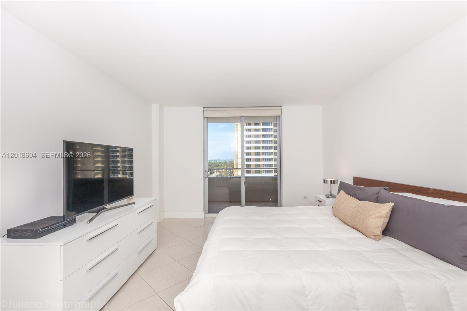 5555 Collins Avenue 9u Property Photo 31