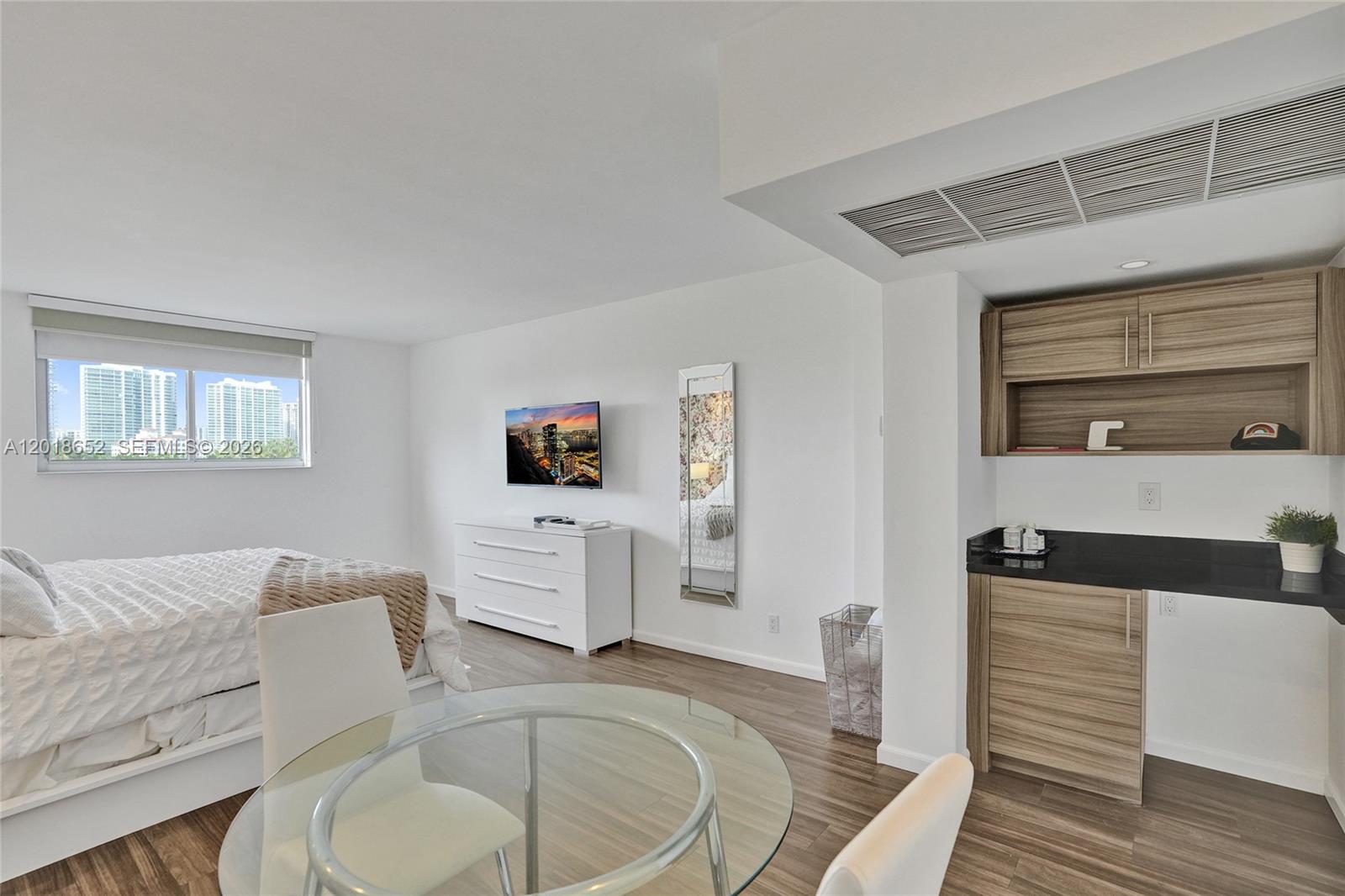 19370 Collins Avenue 426 Property Photo 18