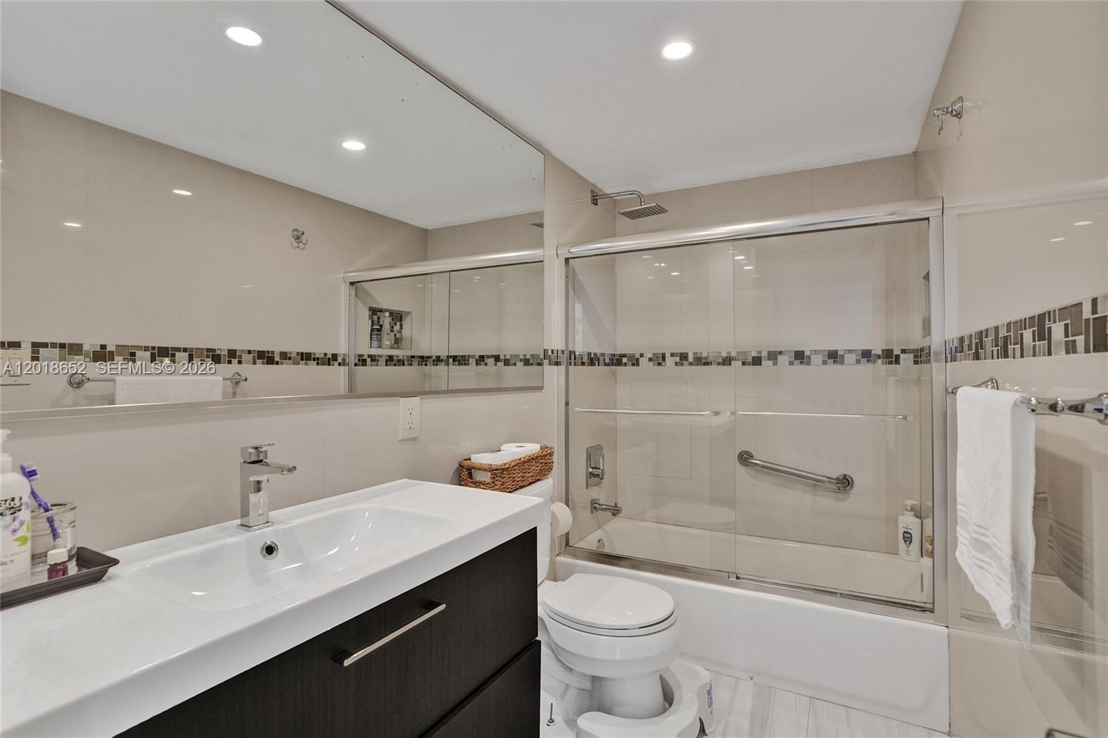 19370 Collins Avenue 426 Property Photo 21