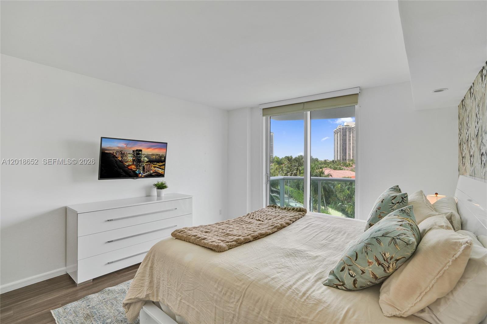 19370 Collins Avenue 426 Property Photo 26