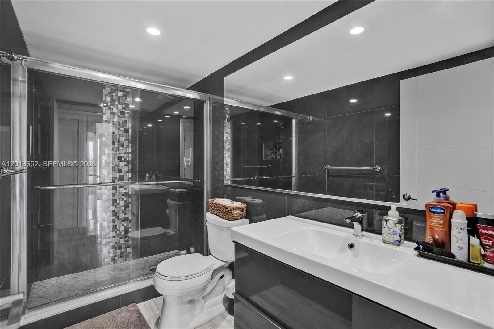19370 Collins Avenue 426 Property Photo 28