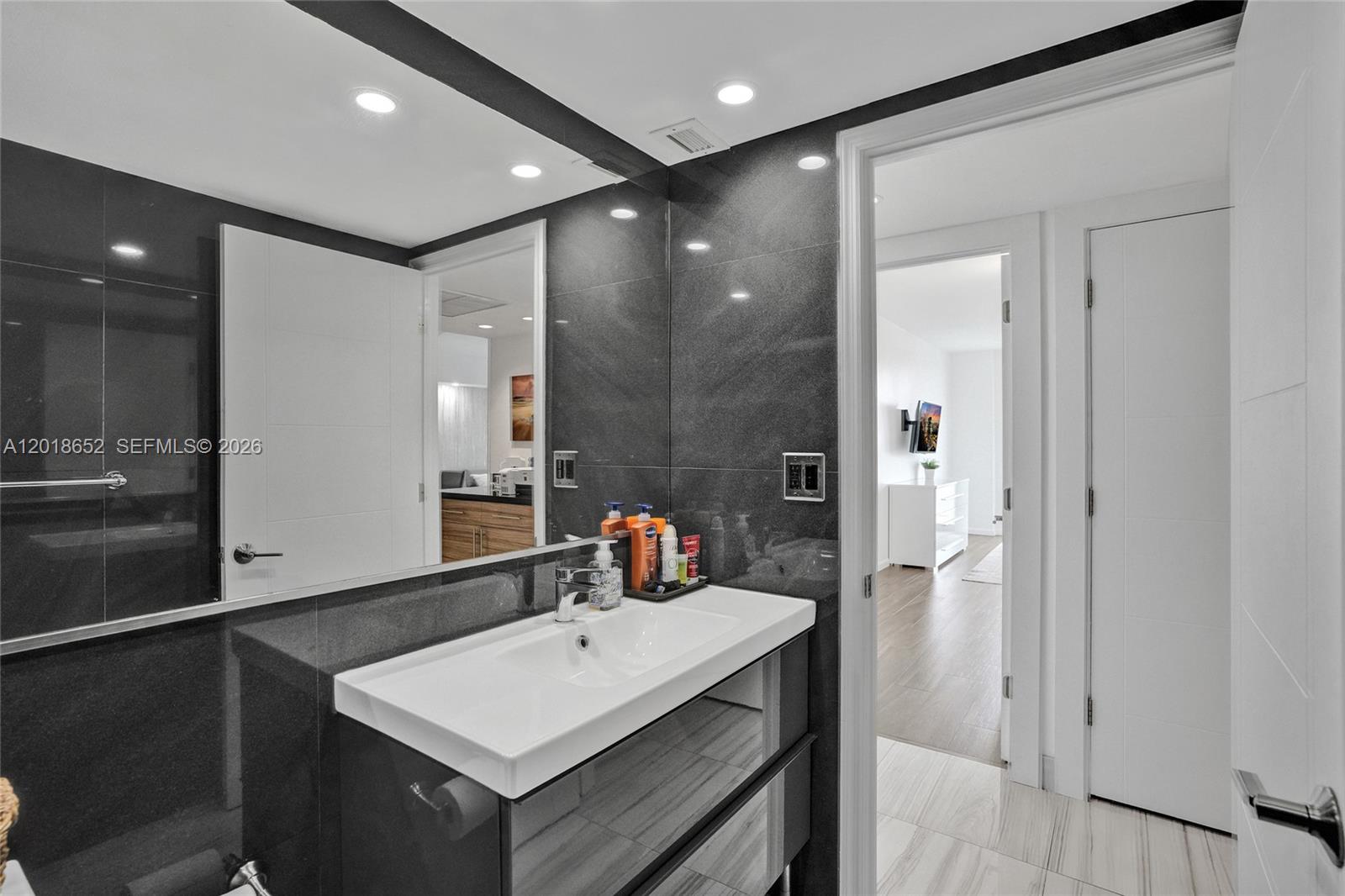 19370 Collins Avenue 426 Property Photo 29