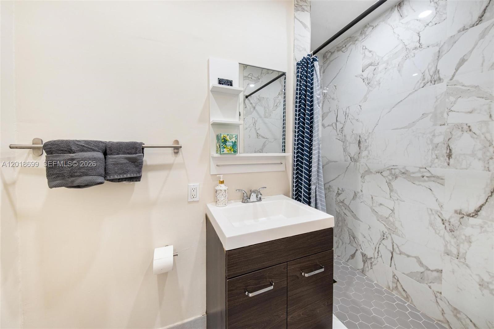 A12018699 Property Photo 19