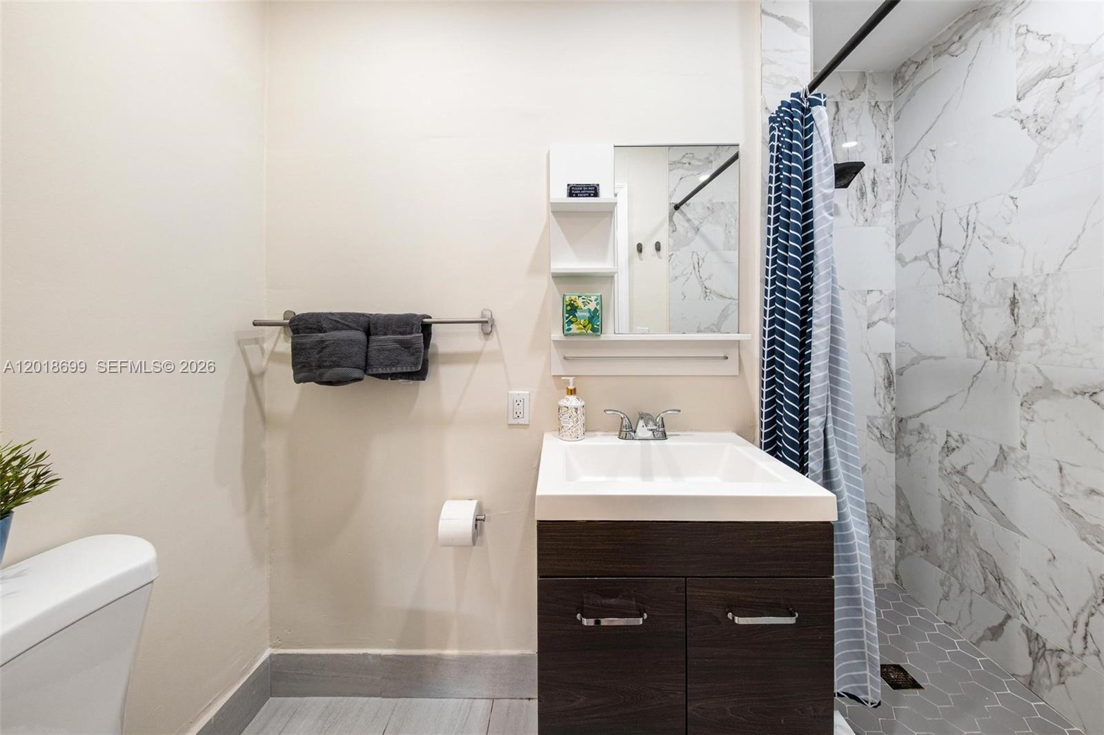 A12018699 Property Photo 20