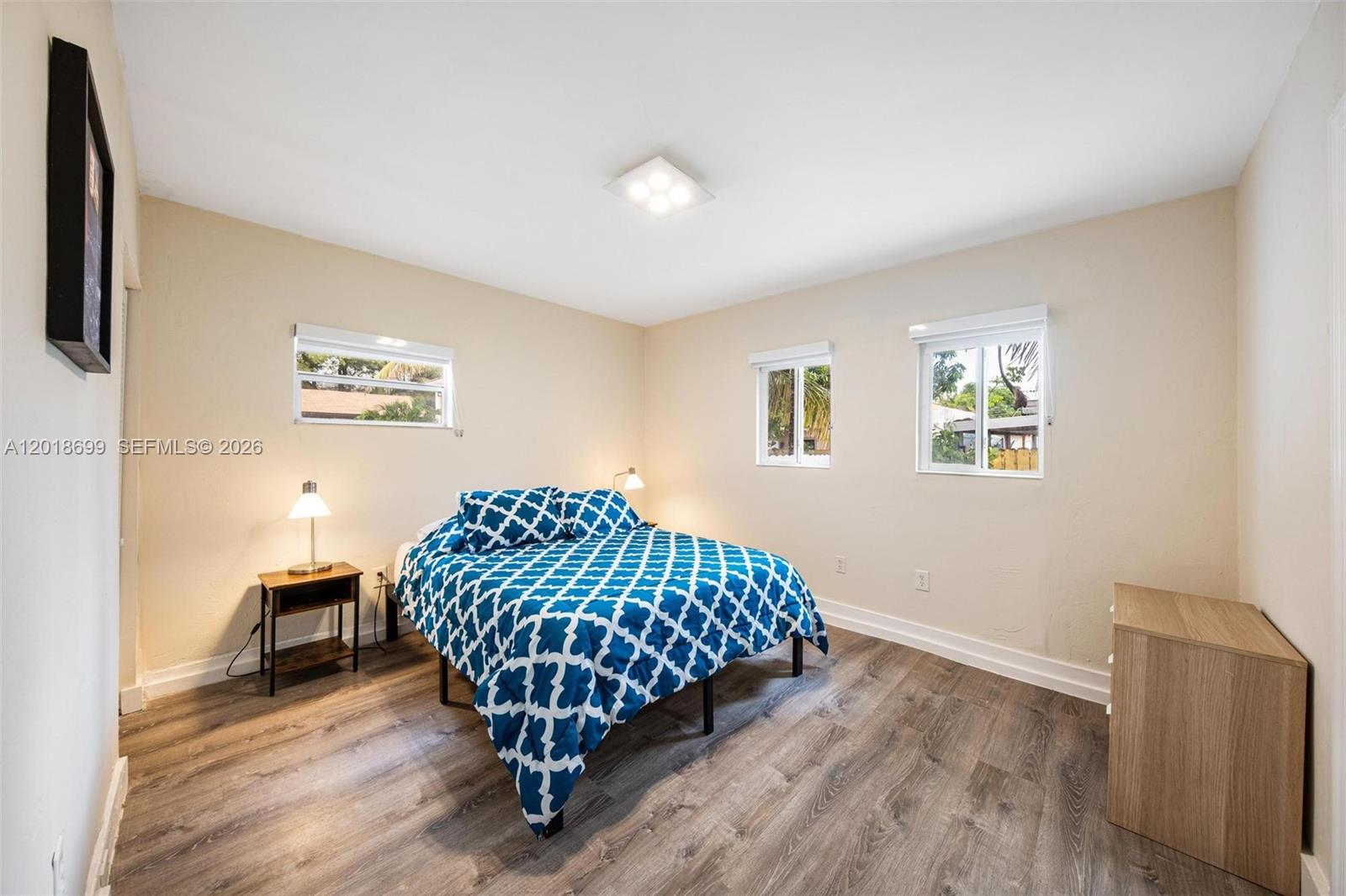 A12018699 Property Photo 27
