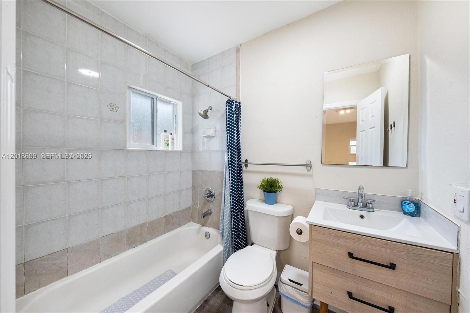 A12018699 Property Photo 33