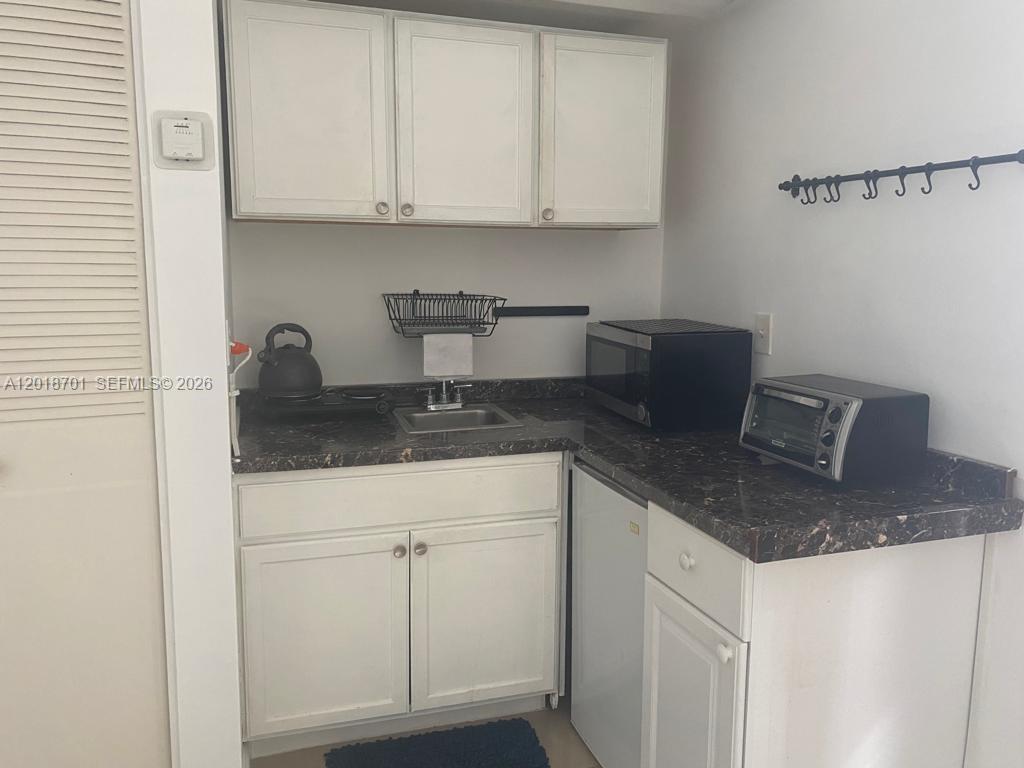 770 Ne 69th Street 1e Property Photo 3