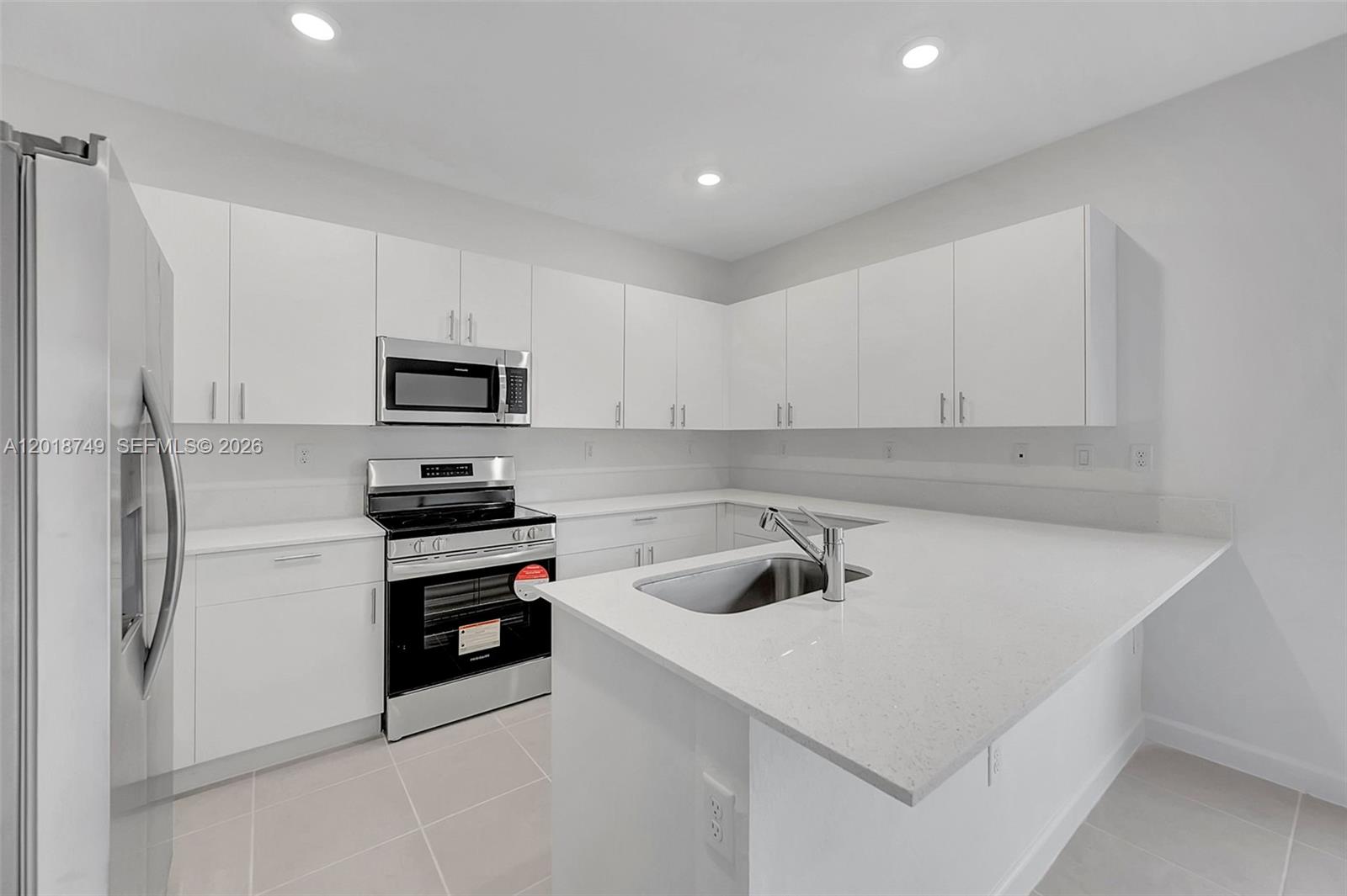 A12018749 Property Photo 12