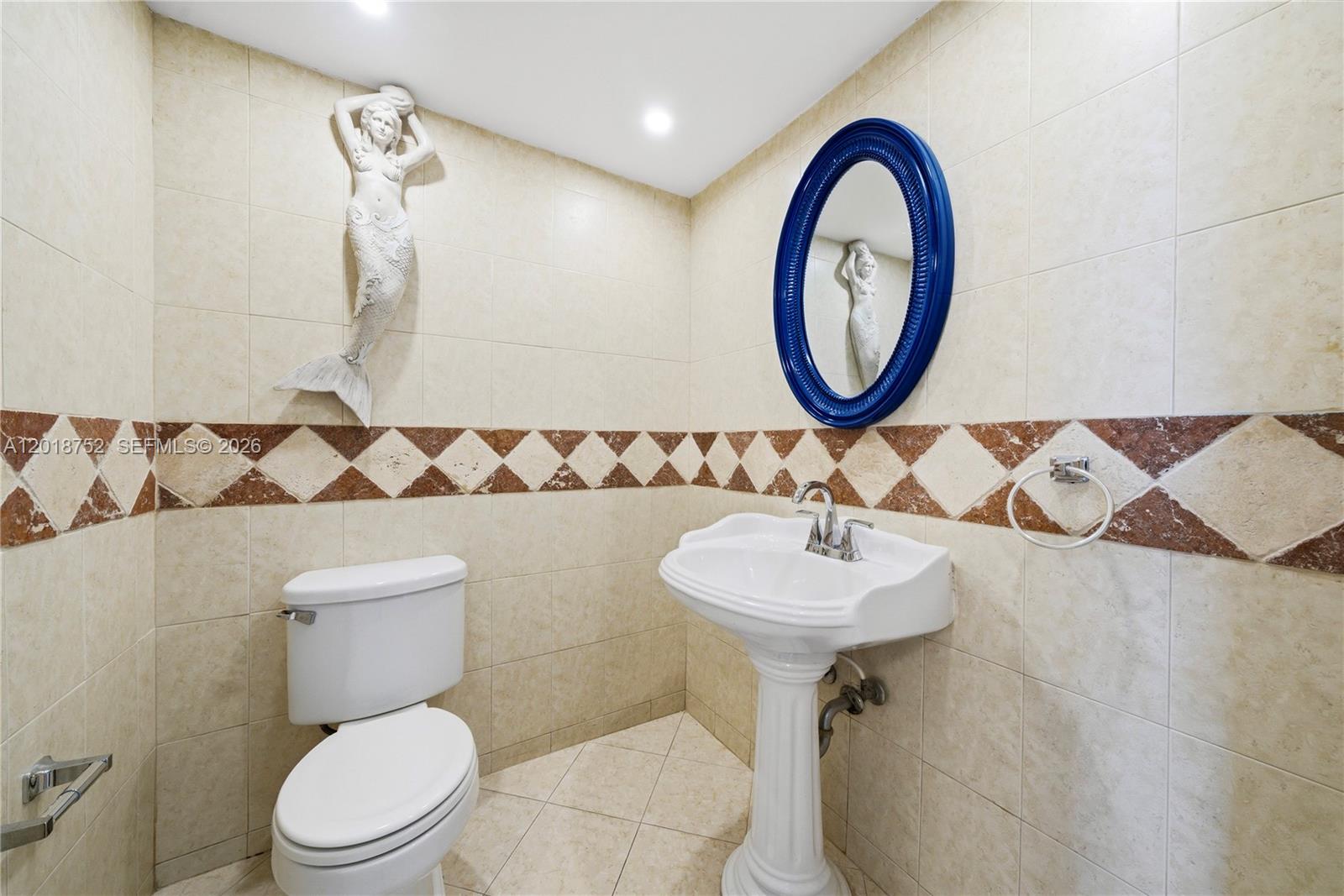 5401 Collins Avenue 102 Property Photo 8