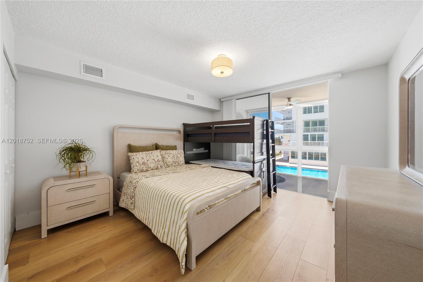 5401 Collins Avenue 102 Property Photo 15
