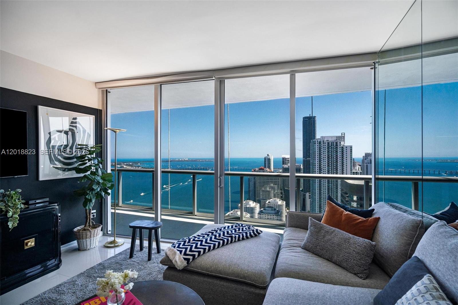 495 Brickell Avenue 4911 Property Photo 4
