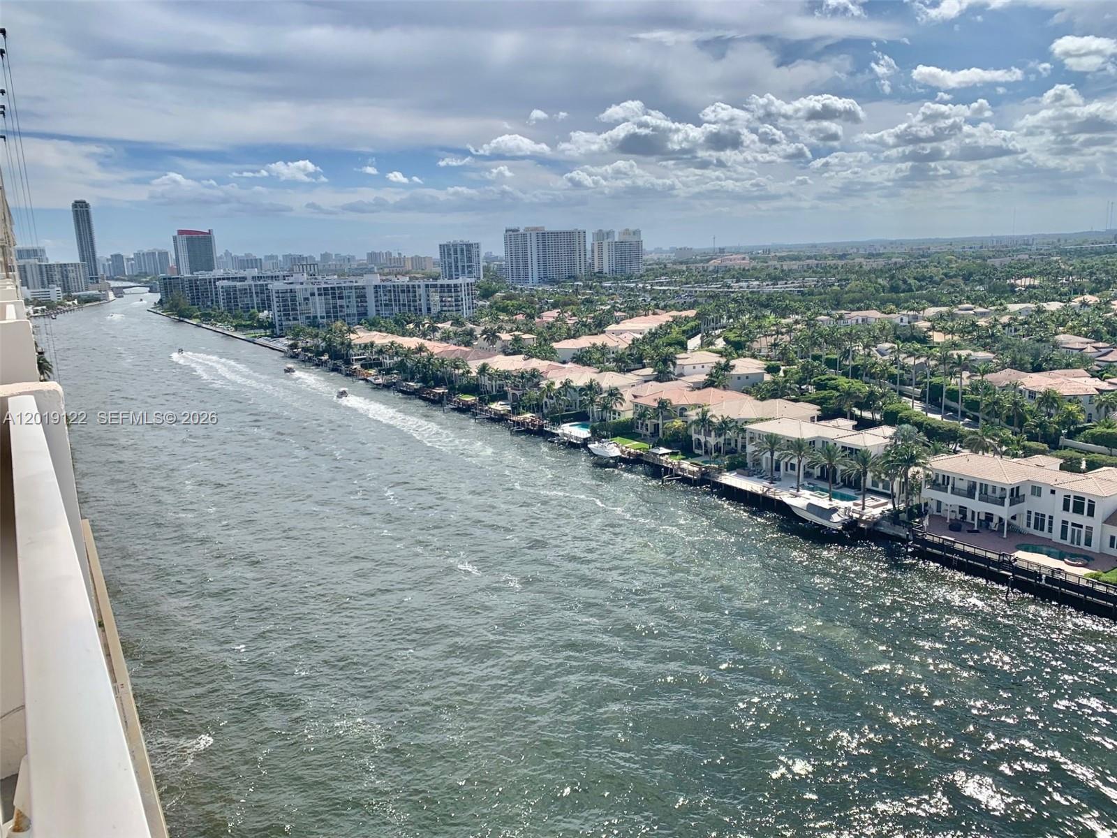 1500 S Ocean Drive 17e Property Photo 3