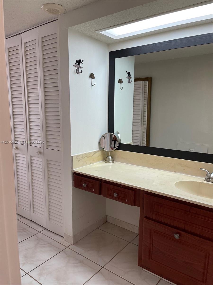 5701 Collins Avenue 511 Property Photo 12