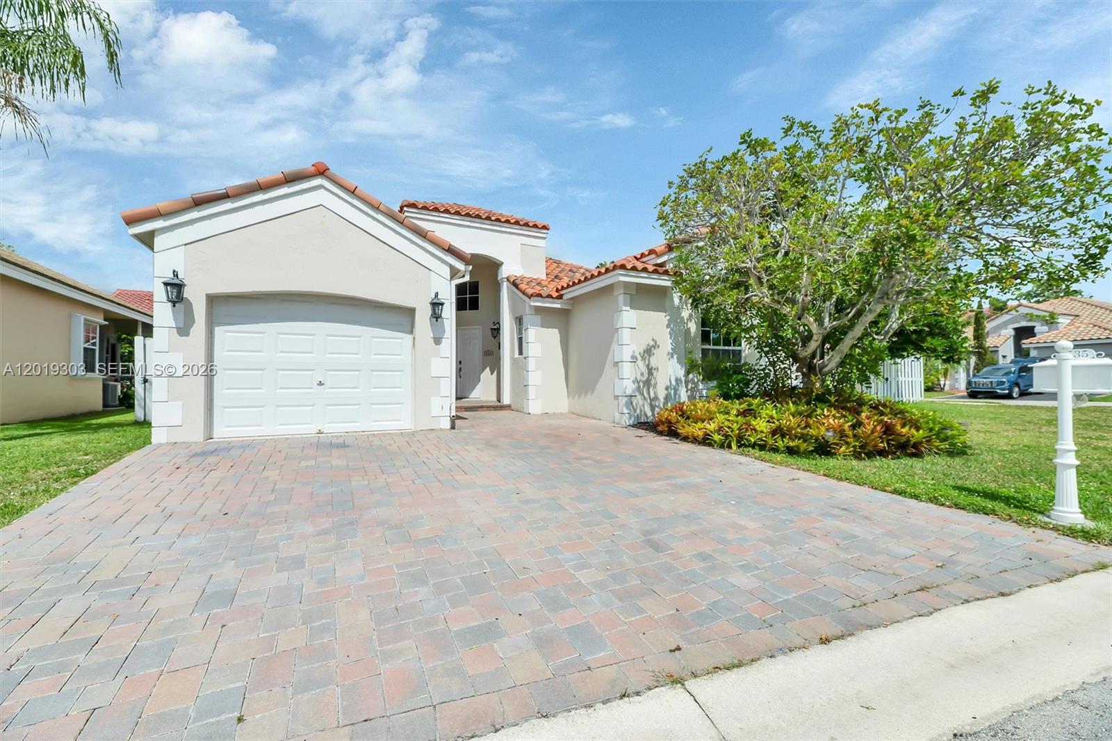 535 Somerset Way Property Photo 1