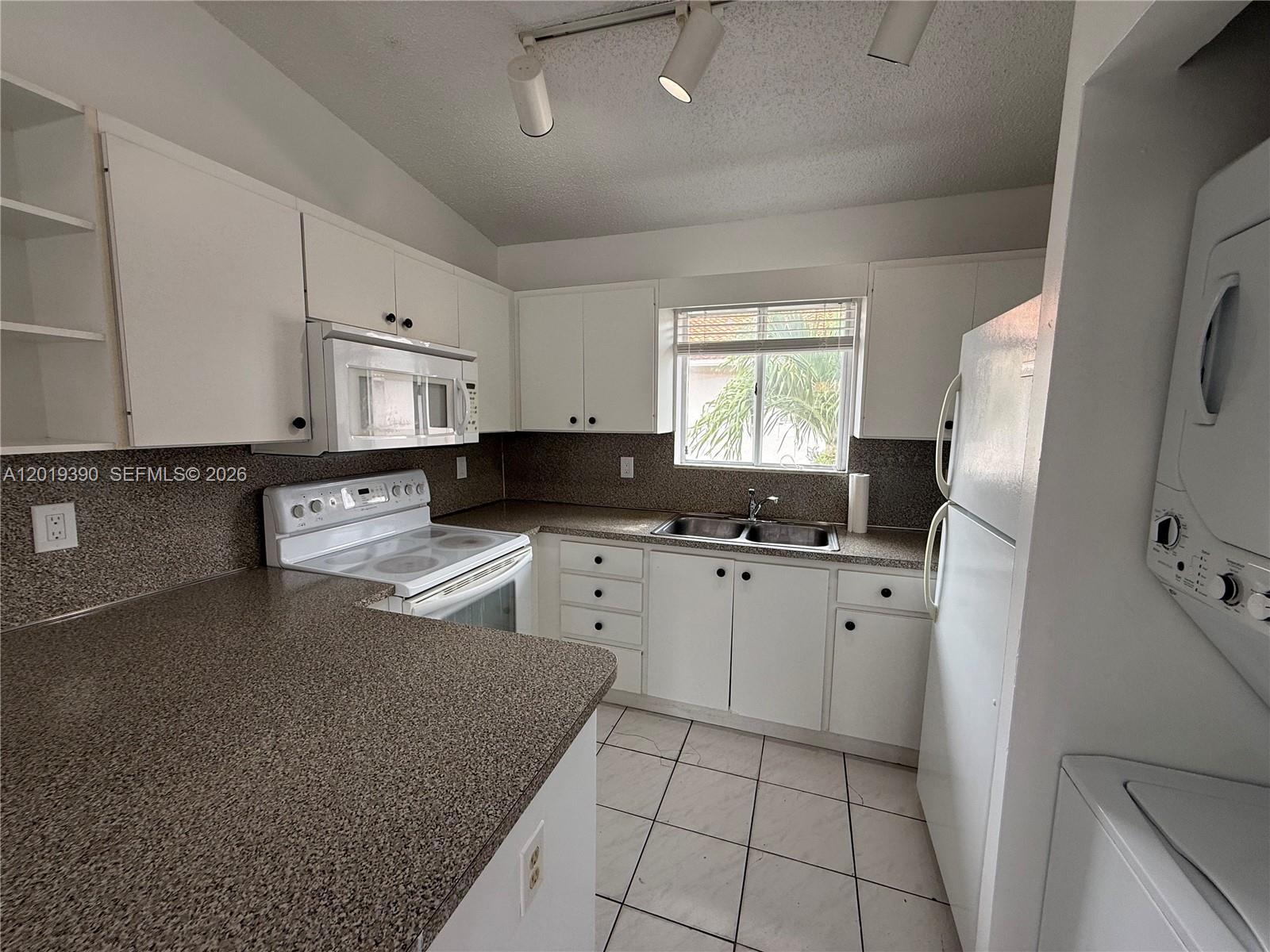 10101 W Okeechobee Road 9202 Property Photo 10