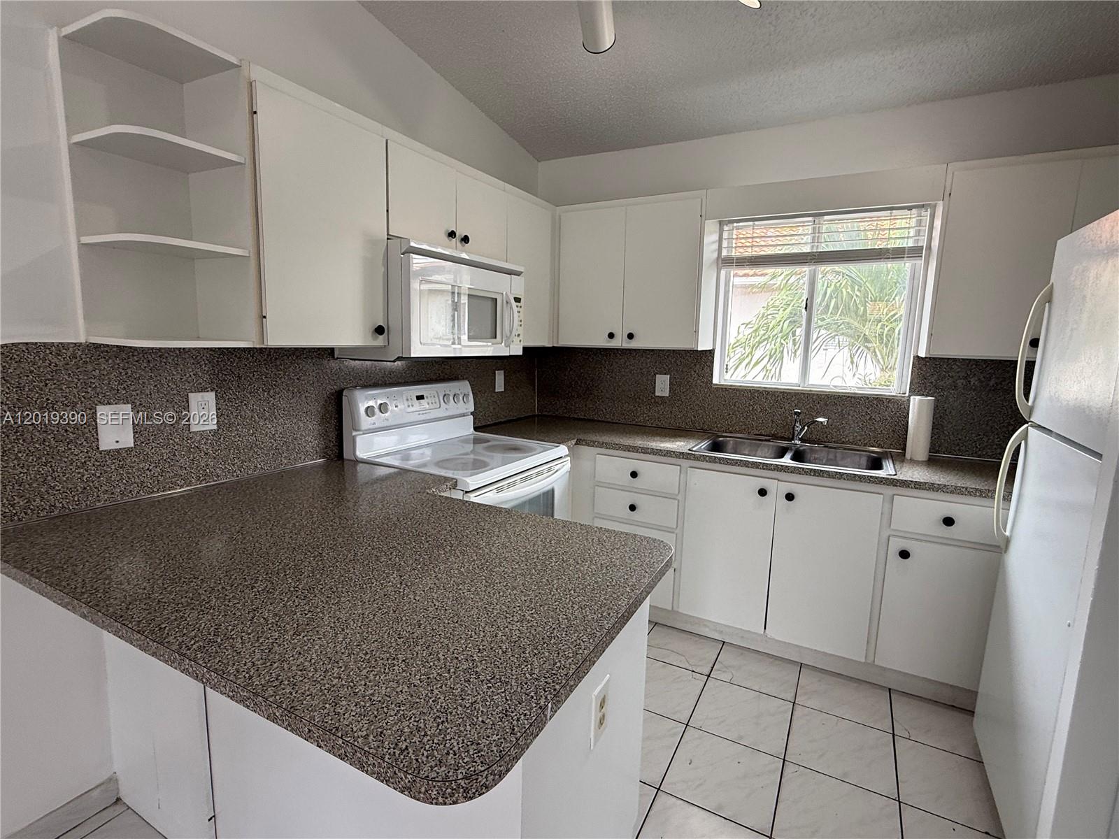 10101 W Okeechobee Road 9202 Property Photo 11