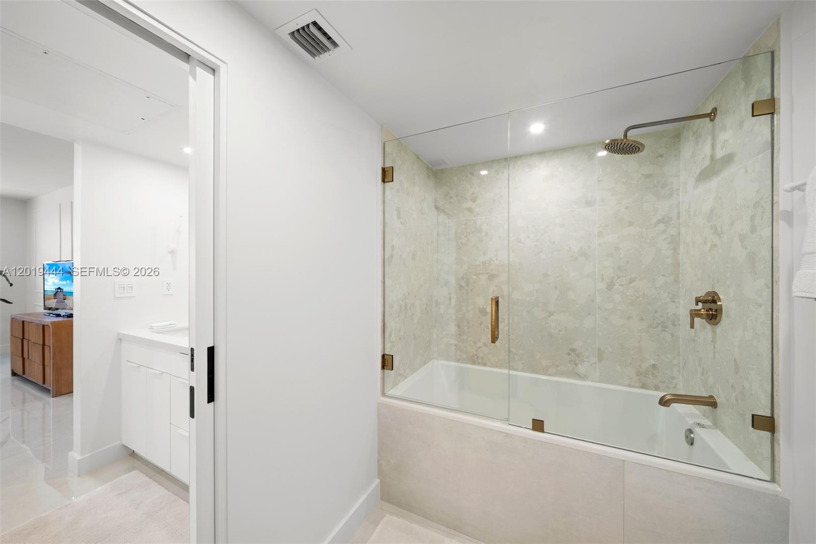 5255 Collins Avenue 8f Property Photo 21