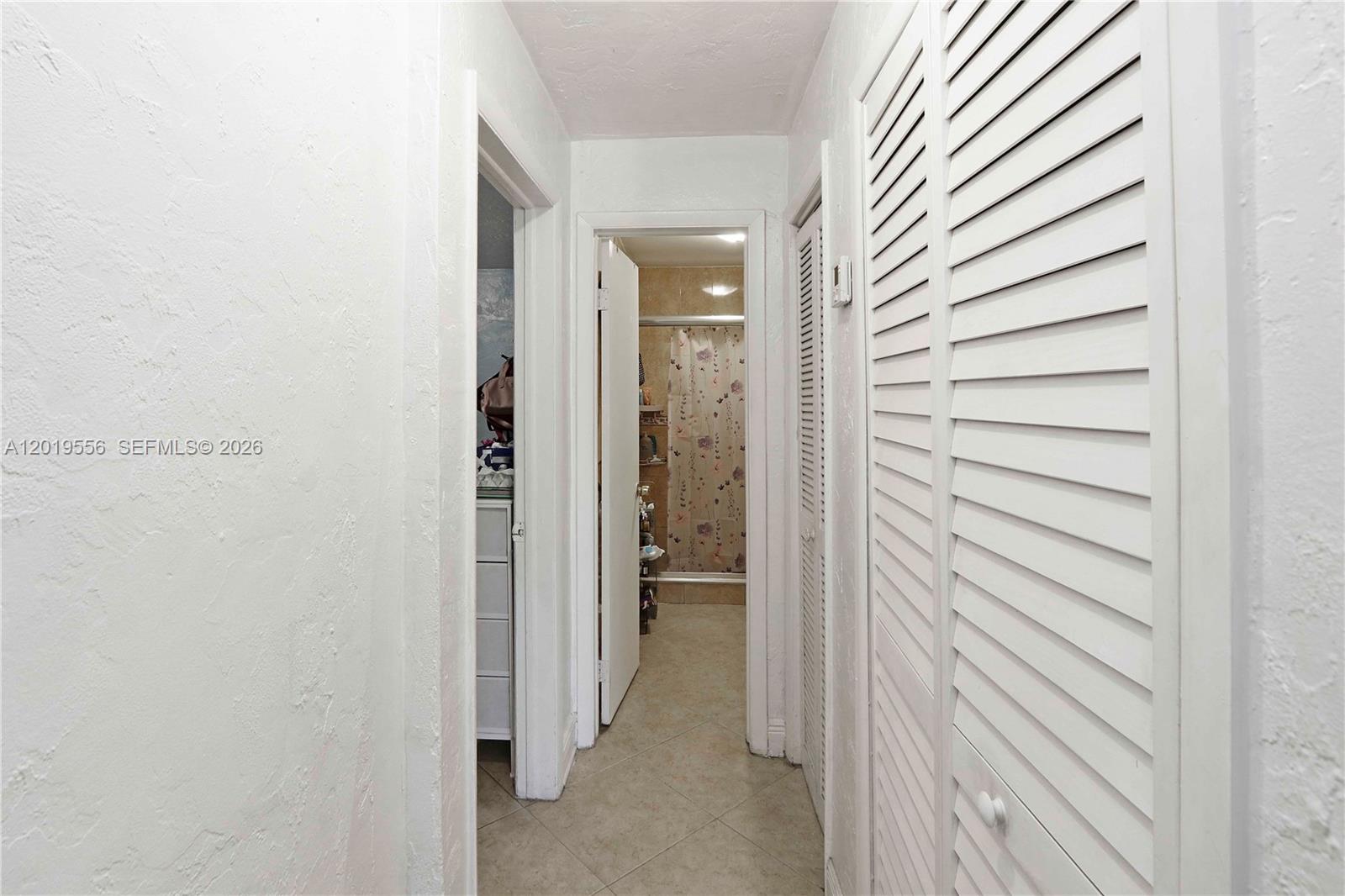 1275 W 35th Street 45b Property Photo 5