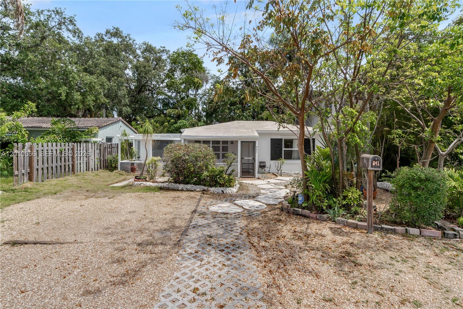 841 SW 11th Court
