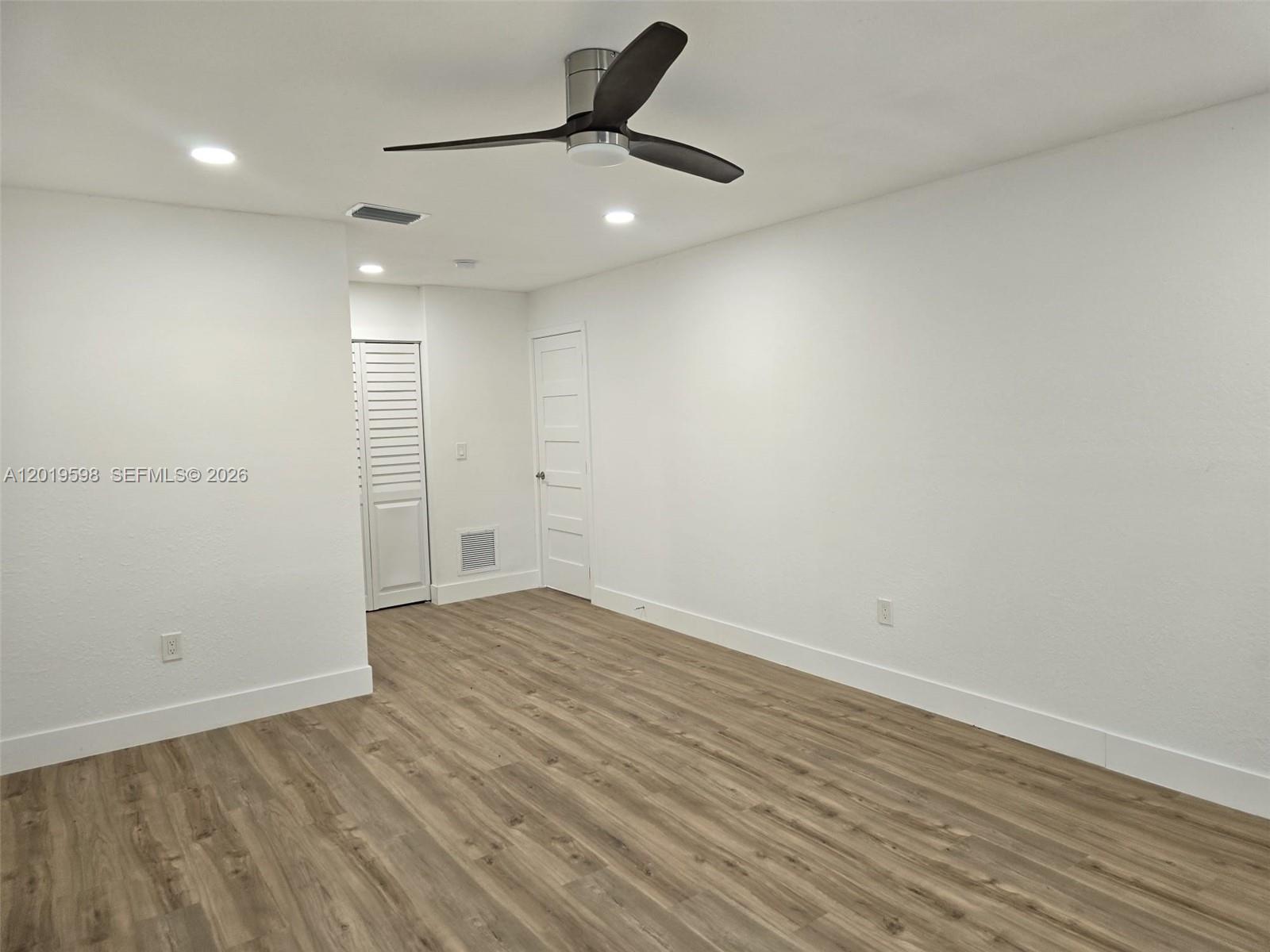 A12019598 Property Photo 43