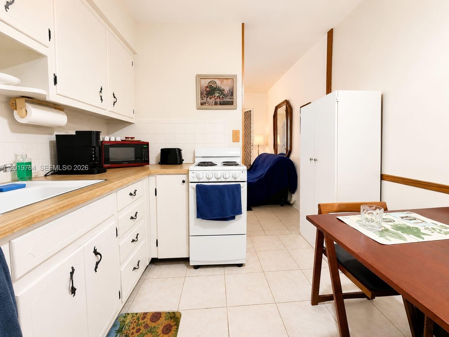 A12019784 Property Photo 3