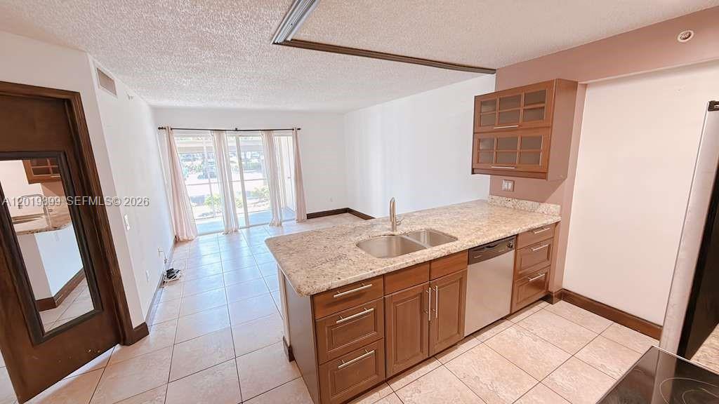 470 S Park Road 7-104 Property Photo 1