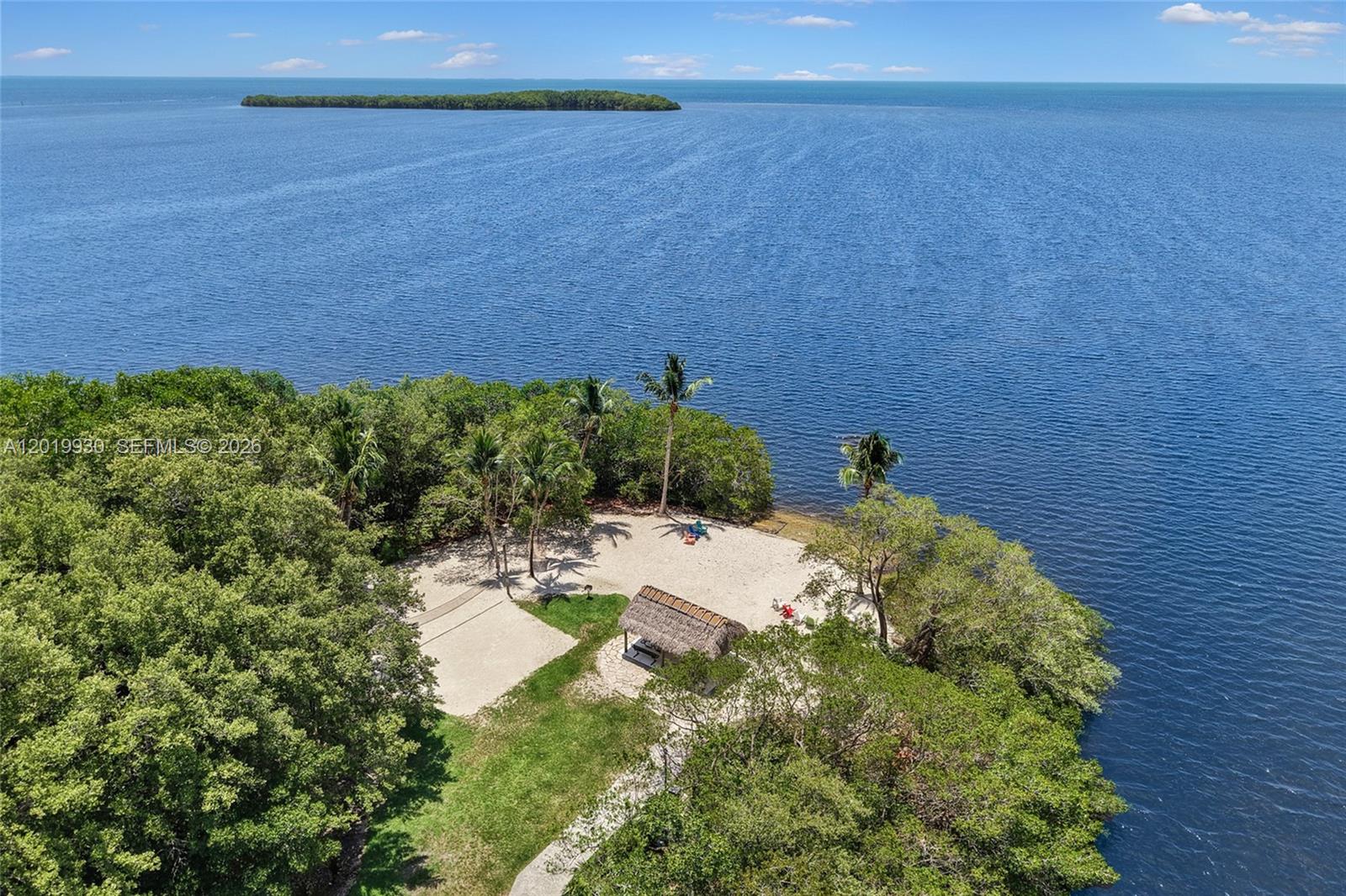 6226 Paradise Point Drive Property Photo 8