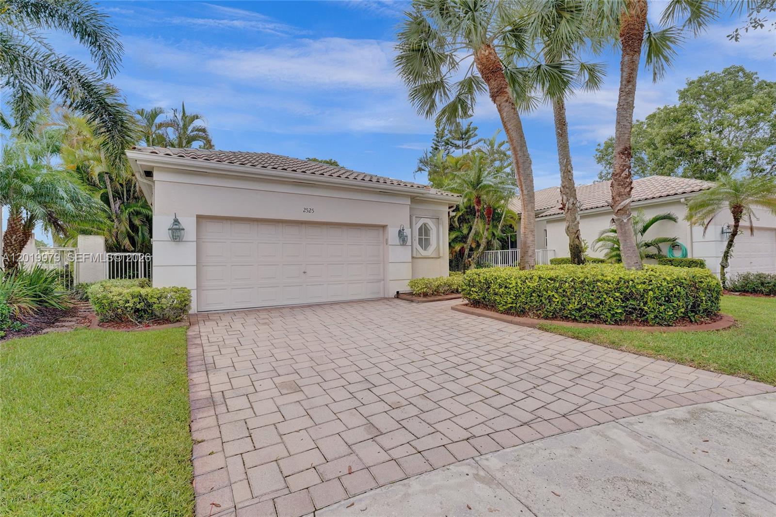 2525 Bay Pointe Court Property Photo 1