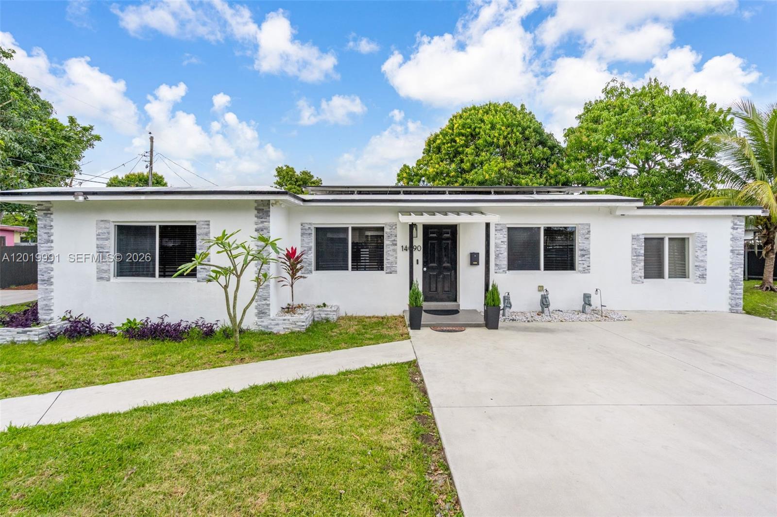 A12019991 Property Photo 3