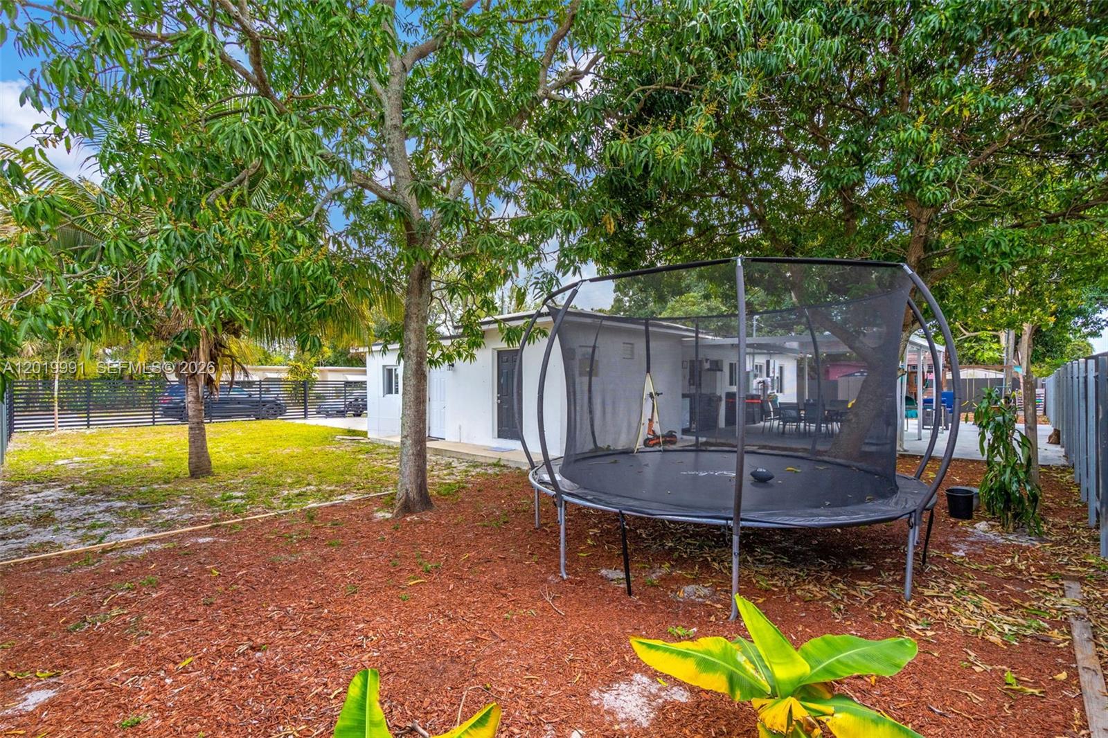 A12019991 Property Photo 28