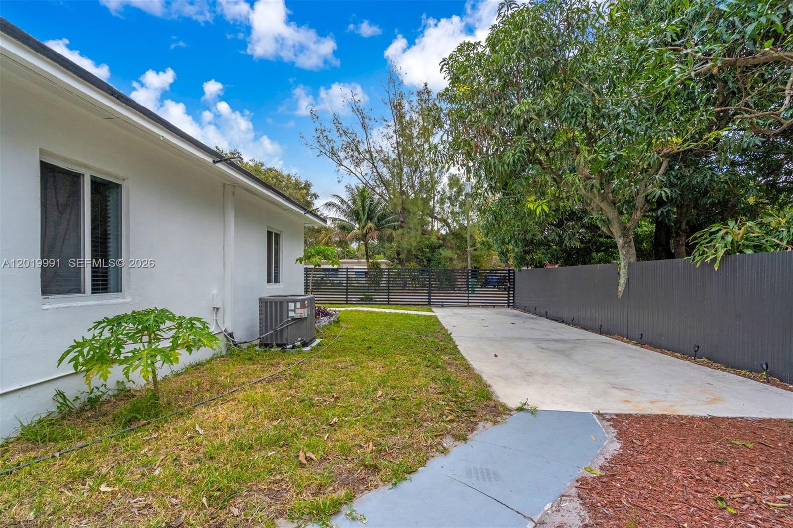 A12019991 Property Photo 30