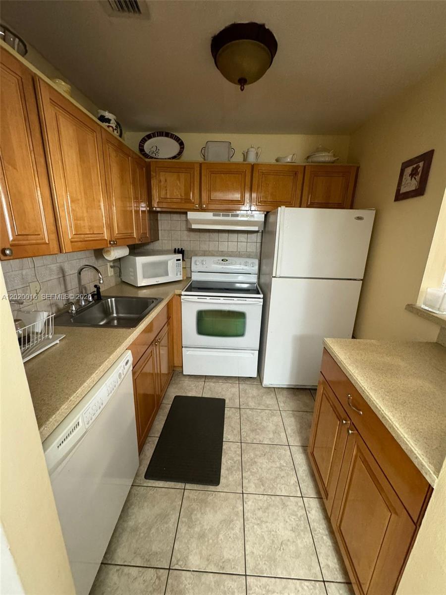 221 Kent M 221 Property Photo 21