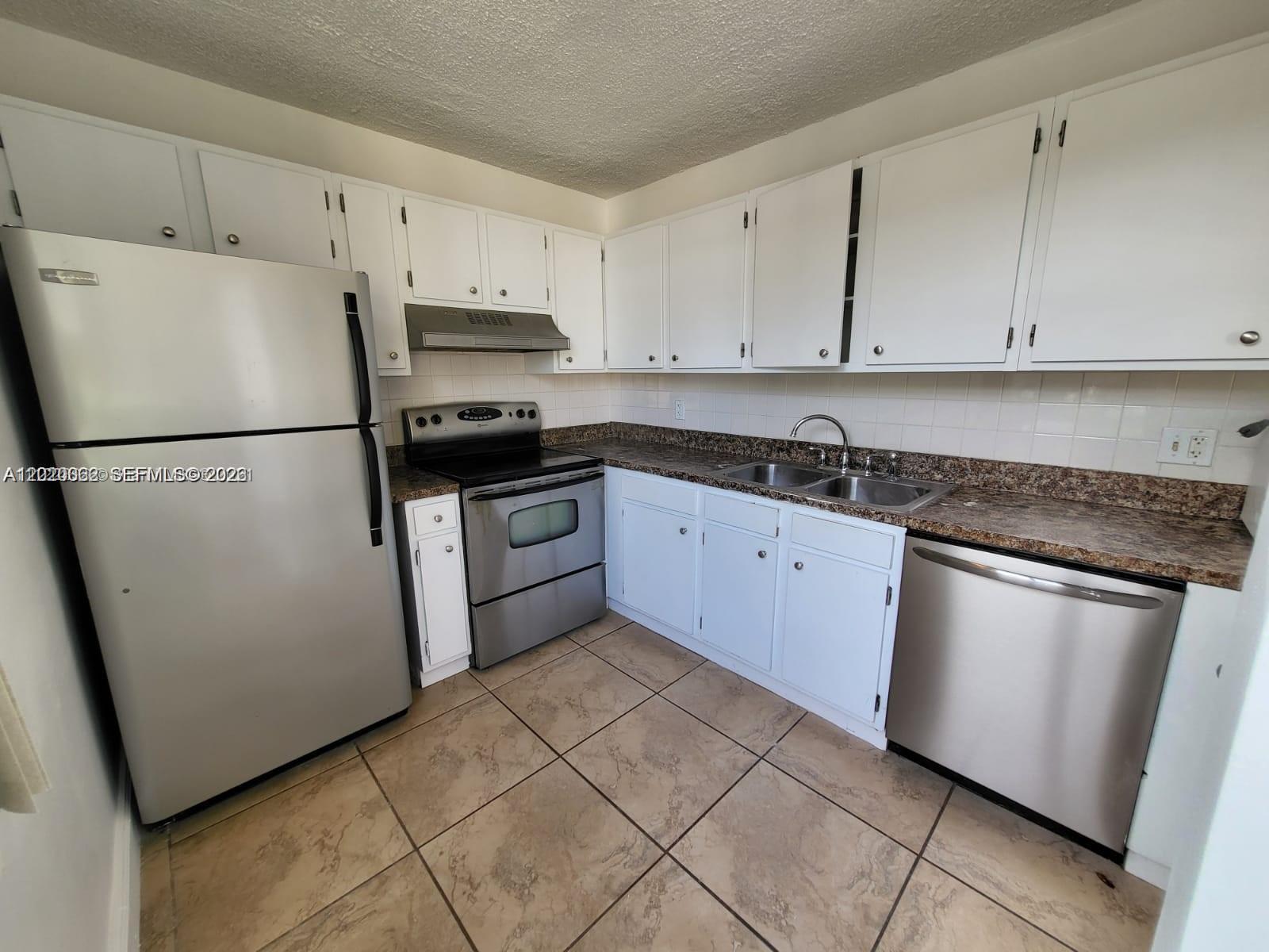 9440 Live Oak Place 201 Property Photo 7