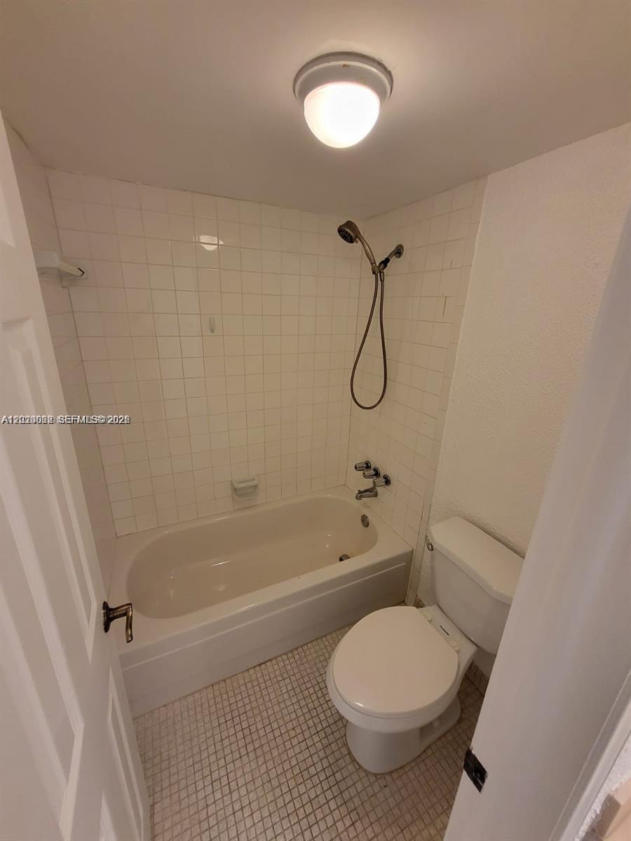 9440 Live Oak Place 201 Property Photo 10